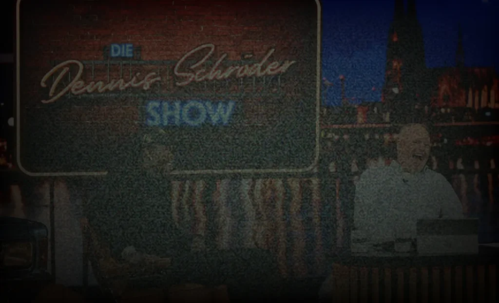 Gesprächsrunde im Studio der „Dennis Schröder Show“ (abgedunkelt)